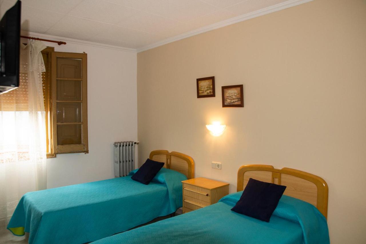 Hostal Montserrat Montseny Exterior foto