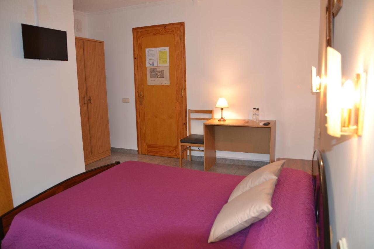 Hostal Montserrat Montseny Exterior foto