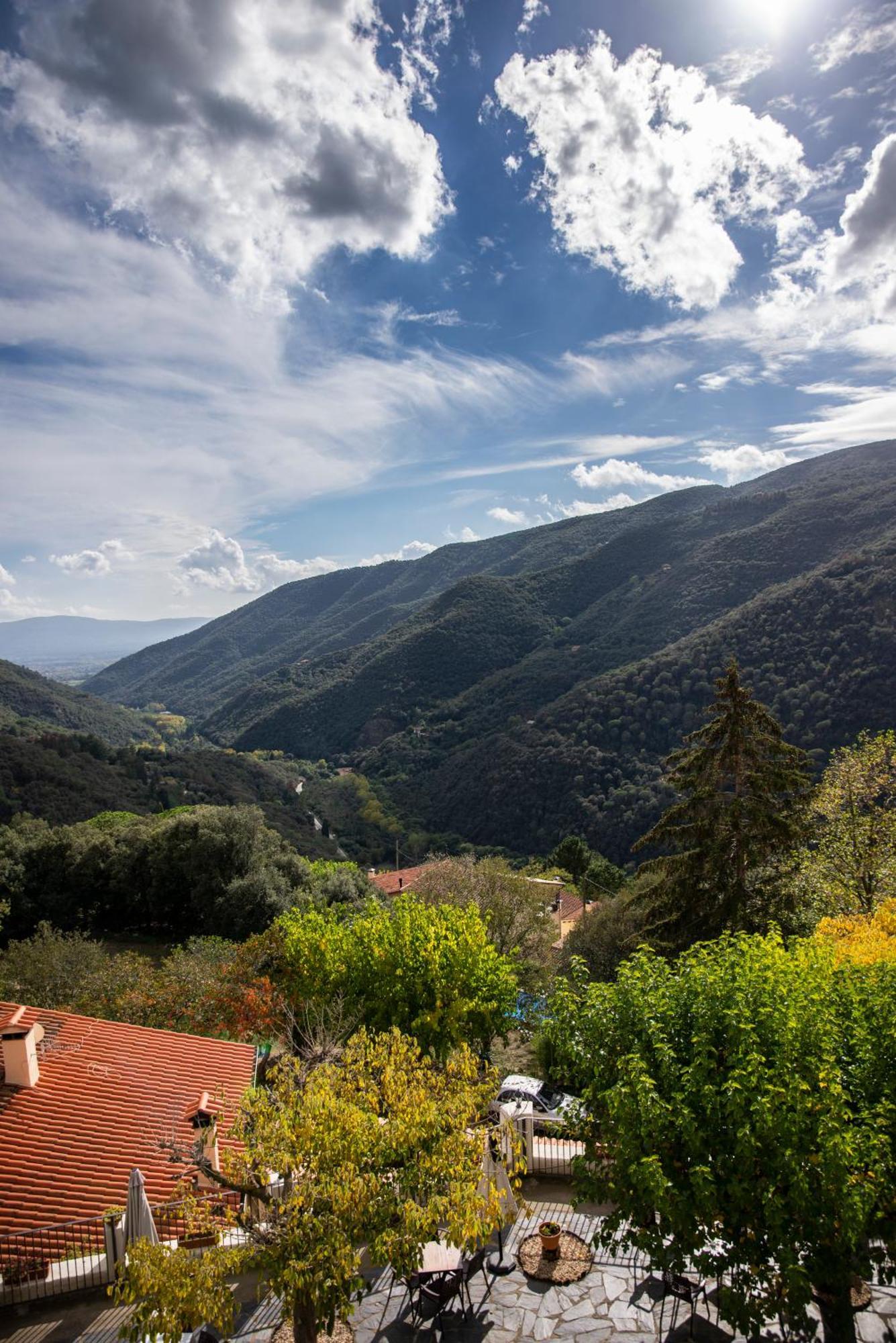 Hostal Montserrat Montseny Exterior foto